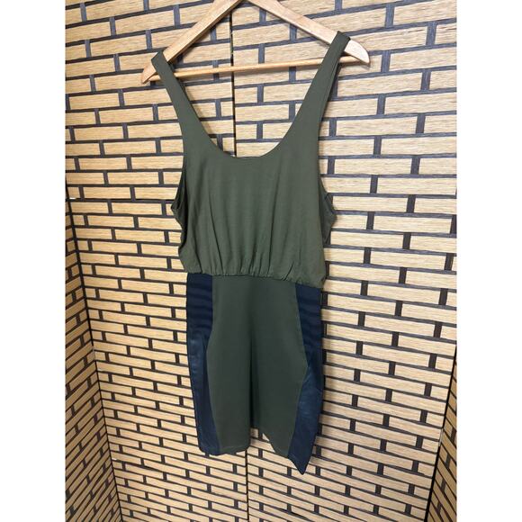 Alice & olivia Dresses & Skirts - Alice & Olivia Olive And Black Dress Size 2